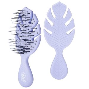 WET BRUSH GO GREEN MINI DETANGLER - PURPLE
